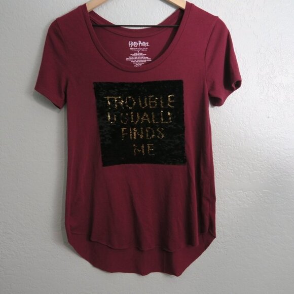 Harry Potter Burgundy Graphic Tee Sequined High Low Top Wizards Trouble Magic M - Picture 6 of 8